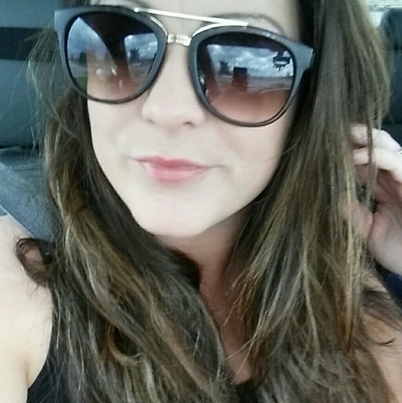 Meet your Posher, Laurie - Picture 8 of 8